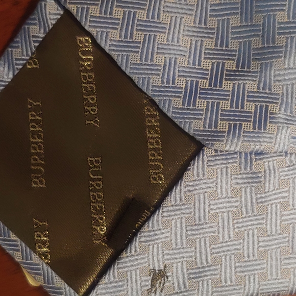 Burberry Tie - Picture 3 of 4